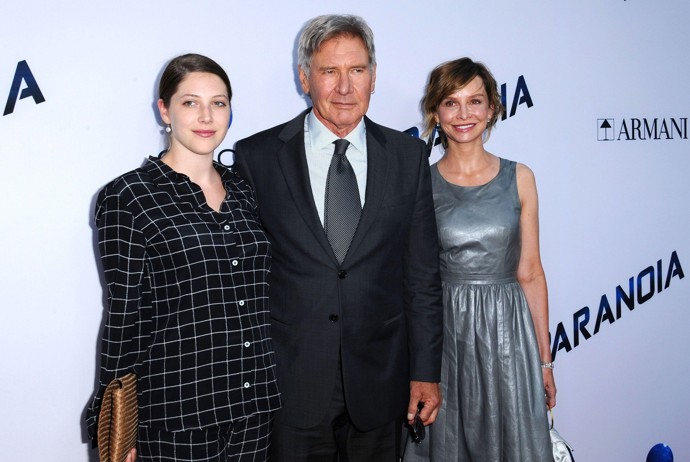 V jeho stopách ovšem kráčí jen jediná dcera Georgia (vlevo), která se stala herečkou. Na snímku spolu s tátou a macechou Calistou Flockhart.