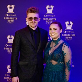 Pavel Šulc zaujal už na Fotbalistovi roku 2024, kam si vzal monochromatický černý outfit s výstředním sakem.