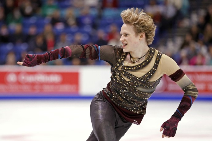 I tento kostým kombinuje funkčnost s výraznou estetikou.