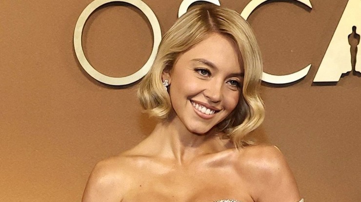 Herečka Sydney Sweeney na předávání čestných Oscarů. 