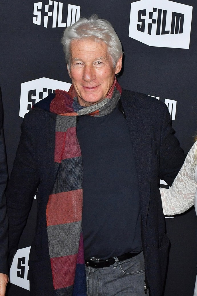 Richard Gere platil v devadesátých letech za filmového milovníka a idol žen. Dnes je z něj usedlý otec od rodiny, který se snaží žít v souladu se svou buddhistickou vírou.