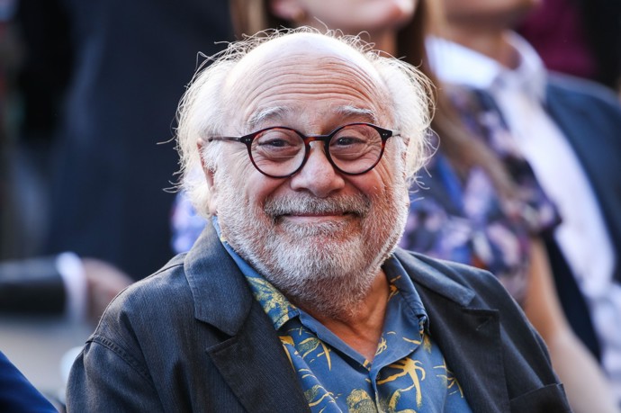 Danny DeVito je nekonformní herec nejen vzrůstem, ale i životem a zálibami. Vidět jste ho mohli v Honbě za diamantem, ale i Přeletu nad kukaččím hnízdem.