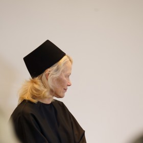 Tím může být klobouček pillbox, který letos slaví velký comeback.