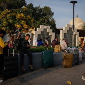 Turisté spí, kde se dá.