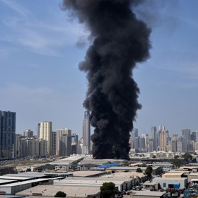 Hustá kouř v Dubaji.