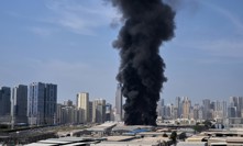 Hustá kouř v Dubaji.