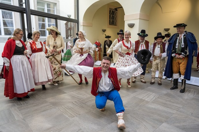 Poslanecká sněmovna ožila. 