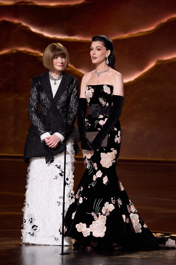 Šéfredaktorka Vogue Anna Wintour a herečka Anna Hathaway.