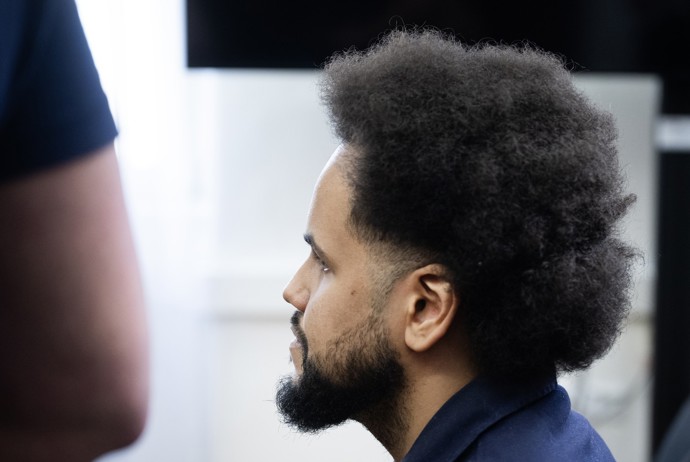 Dominik Feri si nechal narůst nový účes.