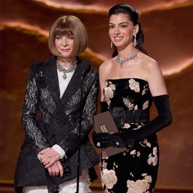 Anna Wintour a Anne Hathaway na Oscarech.