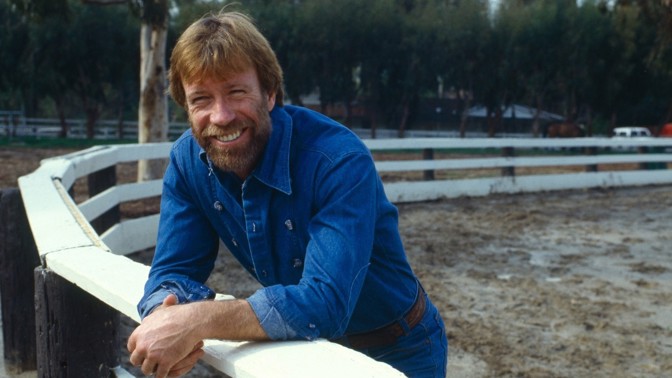 Téměř nesmrtelný Chuck Norris: Strhující životní cesta akčního hrdiny začala porodem, který málem nepřežil