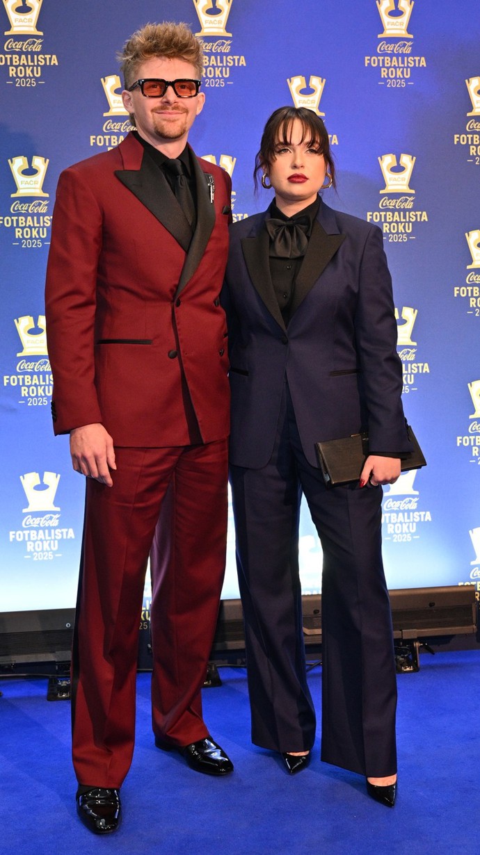 Na akci přitom dorazil nejen s krásnou přítelkyní Natali, ale především v outfitu, kterým jasně dokázal, že rozumí nejen fotbalu, ale i módě.