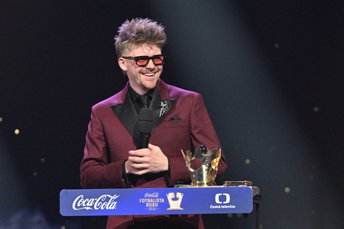 Ofenzivní záložník Olympique Lyon Pavel Šulc by v březnu vyhlášen fotbalistou roku 2025.