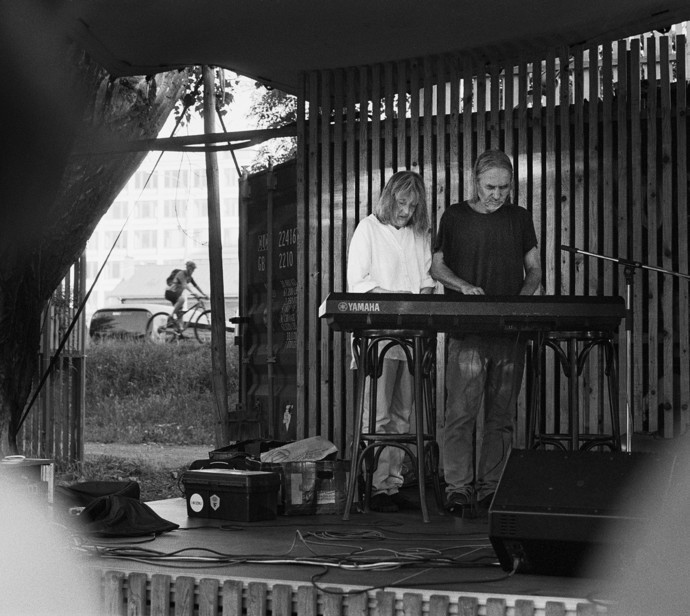 Irena Havlová při vystoupení se svým mužem.