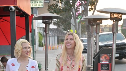 FOTO: Tara Reid s kamarádkou.
