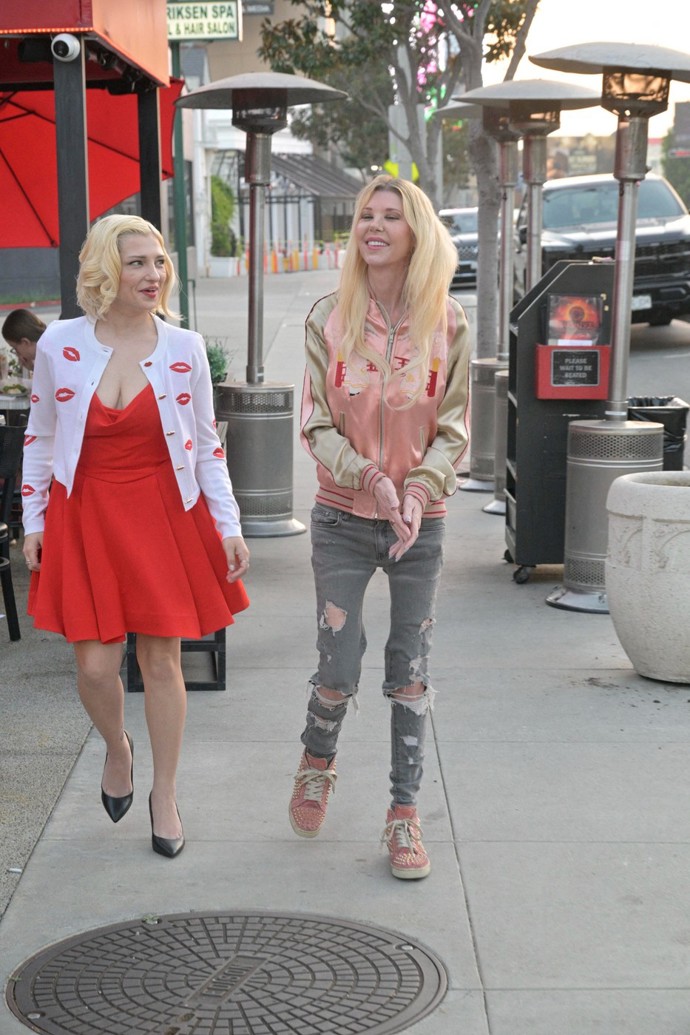 Tara Reid s kamarádkou.