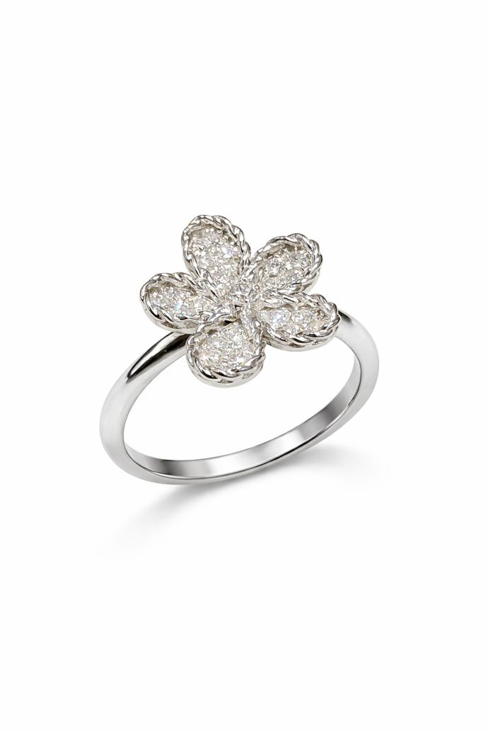 ...a prstenu z téže kolekce za 106 090 Kč.