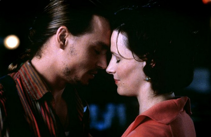 snímek z filmu Čokoláda, Johnny Depp a Juliette Binoche