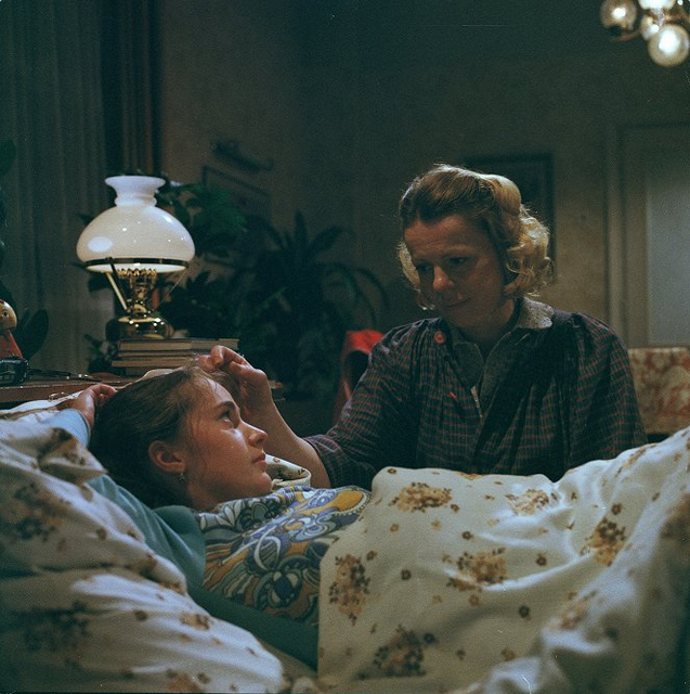 snímek z filmu Od sedmi do čtyř (Miriam Chytilová, Iva Janžurová)