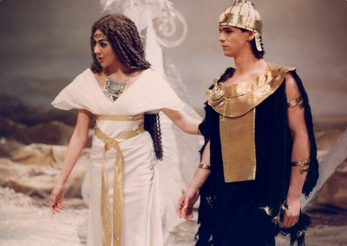 Putování po Blažených ostrovech je příběhem o věčném hledání lásky, pravdy a spravedlnosti.