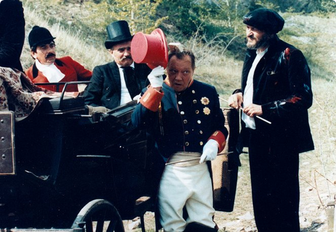 snímek z filmu Tři veteráni (Petr Čepek, Josef Somr, Rudolf Hrušínský, Milan Lasica)