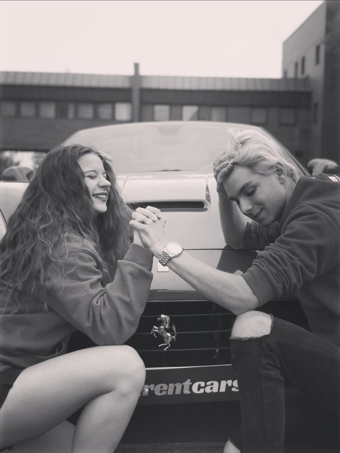 Adam Kajumi sdílel vzpomínkové příspěvky pro zesnulou Mínu.