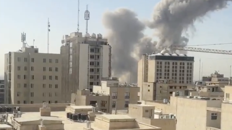 Izrael ve spolupráci se Spojenými státy nečekaně zaútočil na vojenské cíle v Íránu.