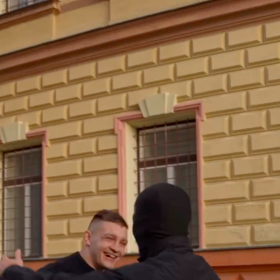 Mawar po dlouhé době vidí známé tváře.