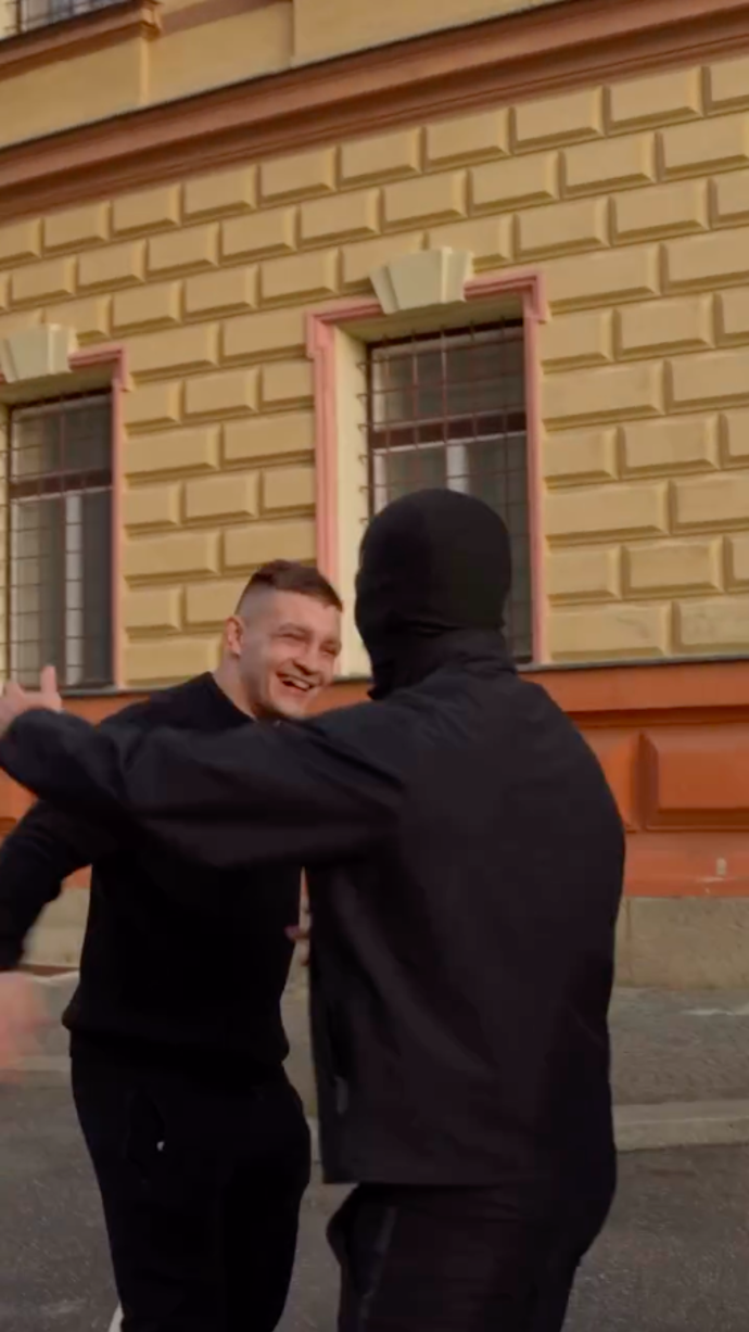 Mawar po dlouhé době vidí známé tváře.