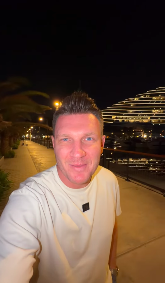 Jiří Hanousek na svůj Instagram nahrál video z Dubaje.