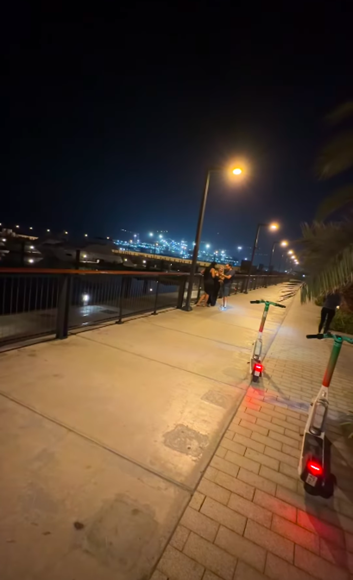 Ukázal, že v Dubaji je klid.