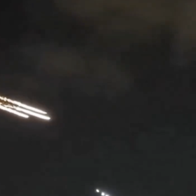 Nad Dubají lítali v noci rakety.