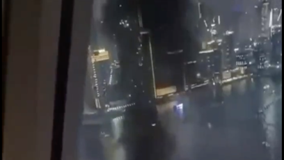 FOTO: Několik budov začalo hořet.