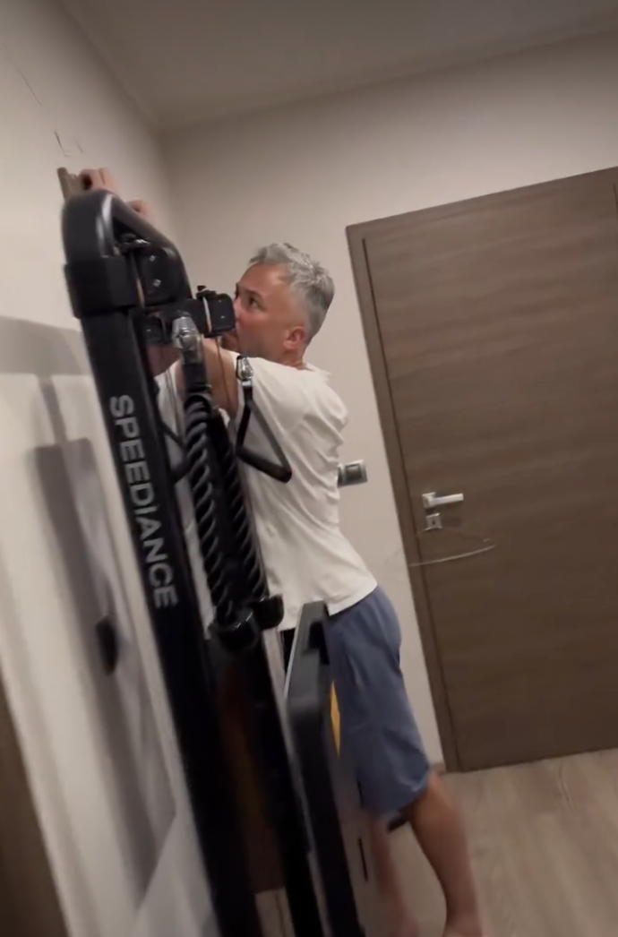 V jejich domě jsou veliké praskliny.