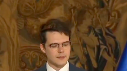 FOTO: Krizovou tiskovou konferenci k uvízlým Čechům na Blízkém východě ale absolutně nezvládl.