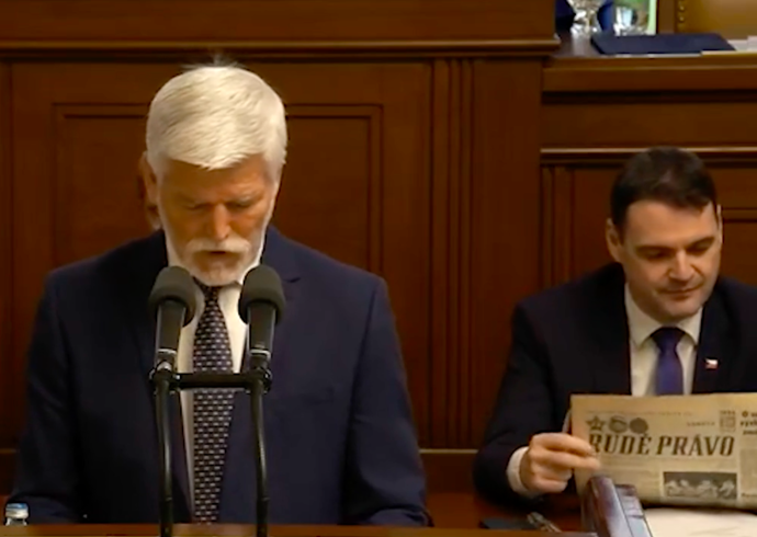 Petr Macinka narážel na to, že prezident byl členem KSČ.