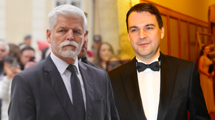 Dětinská provokace ministra Macinky. Během projevu prezidenta mu za zády listoval Rudým právem