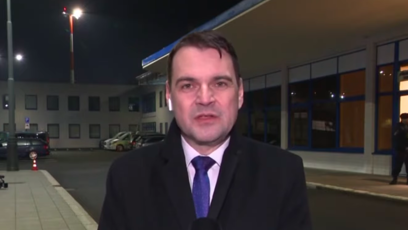 FOTO: Novináře pak s ledovým klidem vytrolil a vyčetl jim, že hlavu státu sami nesledují.