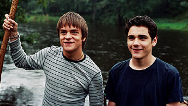 Jiří Mádl a Vojta Kotek ve filmu Rafťáci.