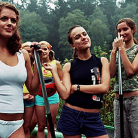 Andrea Růžičková, Tereza Ramba a Eliška Křenková ve filmu Rafťáci.