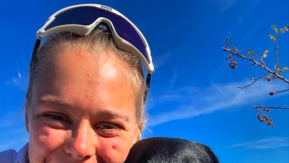 FOTO: Carina Edlinger se svým věrným psím parťákem.