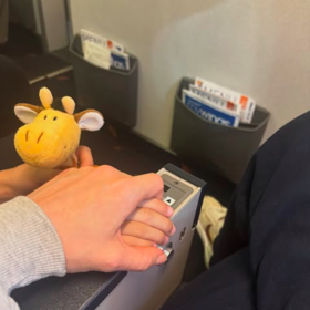 Lucie je ráda, že je doma.