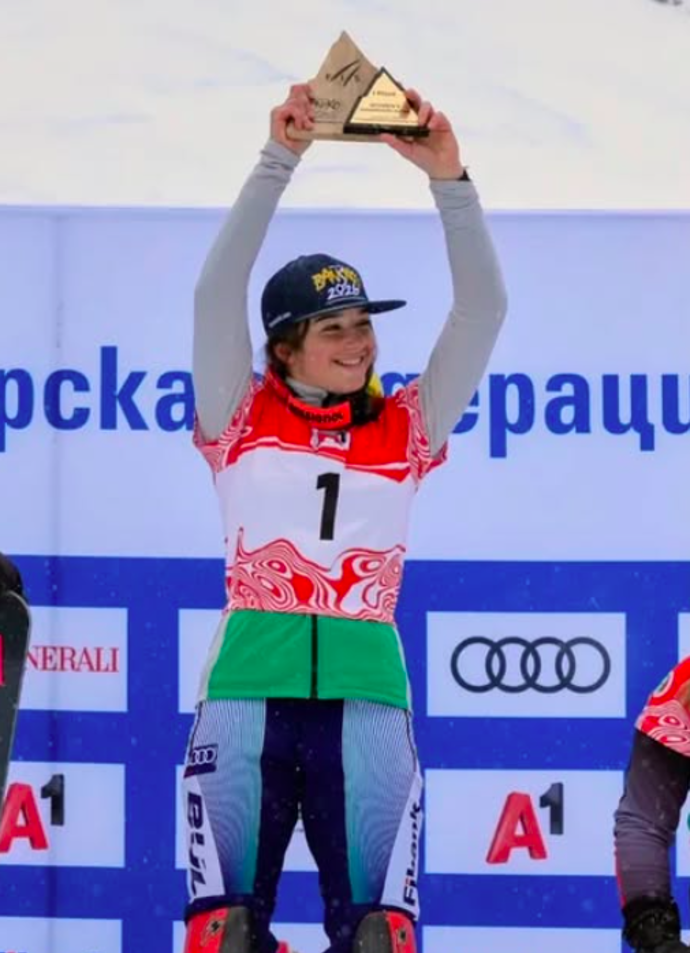 Neznámému lyžaři nyní hrozí za těžké ublížení na zdraví až dva roky za mřížemi.