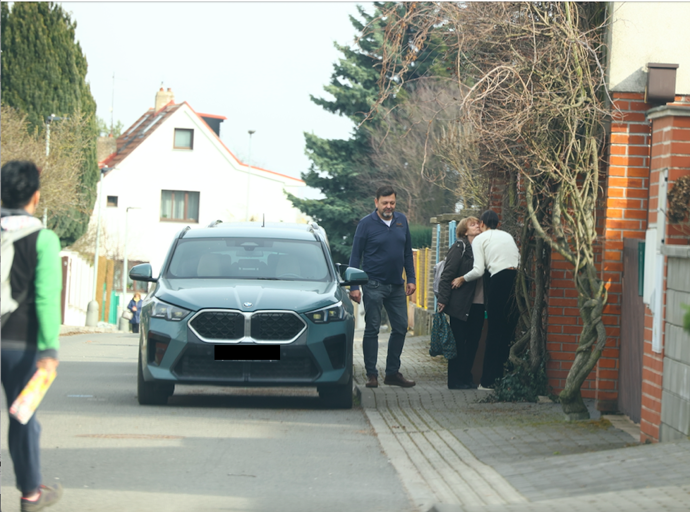 Ornelle Koktové patří polovina dvojdomku v Praze 6 Nebušicích