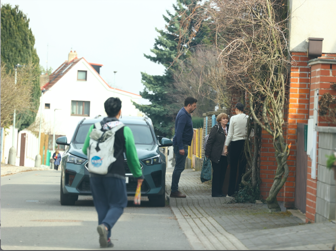 Ornelle Koktové patří polovina dvojdomku v Praze 6 Nebušicích.
