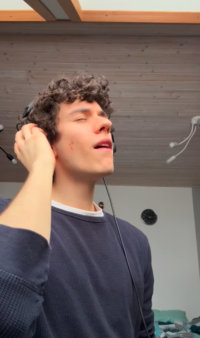 Fanoušci mohou mladého hudebního zástupce znát i z populárních seriálů jako je Pan profesor nebo Ochránce.