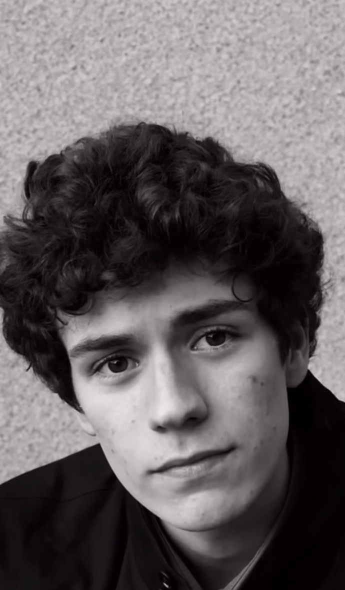 Své nesporné umělecké nadání už léta pečlivě rozvíjí také studiem na prestižní pražské Konzervatoři Jaroslava Ježka.