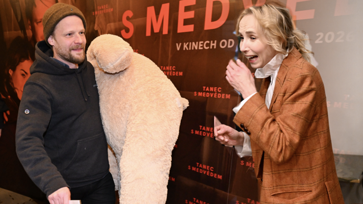 Vysmátá Plodková či narozeninové překvapení pro Hádka. Hvězdné tváře na premiéře