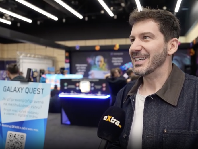 Moderátor Petr Říbal.