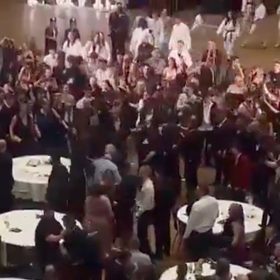 Na maturitním plese střední školy TRIVIS se strhla hromadná bitka.